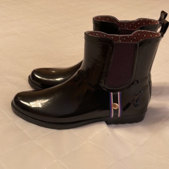 Tommy Hilfiger Black Rain Booties - Picture 6 of 6